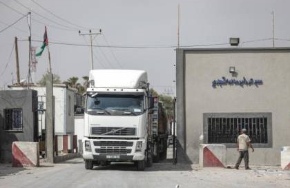 فتح معابر غزة دون إدخال الوقود القطري