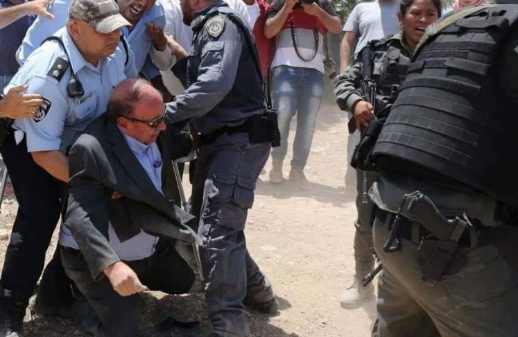الاحتلال يستدعي وزير القدس ونائب محافظها للتحقيق