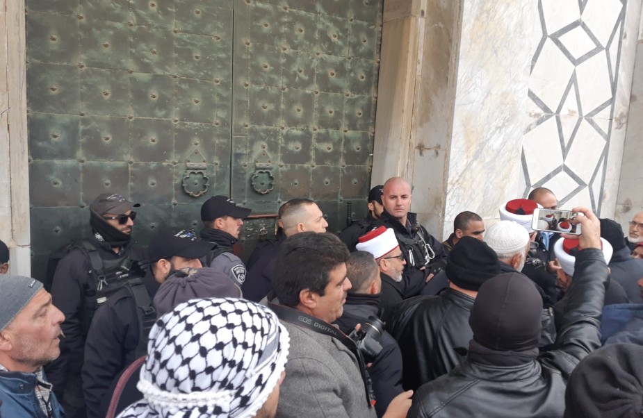 هيئة مقاومة الجدار تهيب بالمواطنين التوجه إلى الأقصى للدفاع عن حراس المسجد