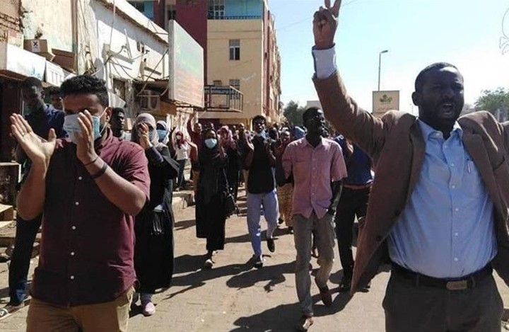 دعوات للاعتصام بـ23 ميدانا بالسودان والبشير يتوجه للقاهرة
