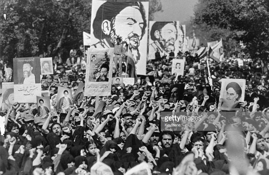 مترجم: 40 عامًا على الثورة الإسلامية.. كيف أصبحت إيران على ما هي عليه الآن؟