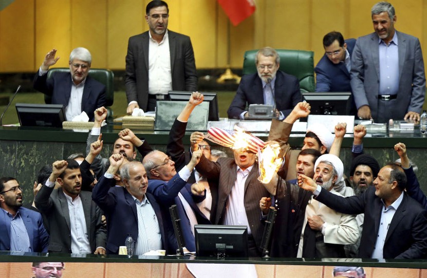 إيران تعتزم فرض عقوبات اقتصادية ضد أمريكا ودول أخرى