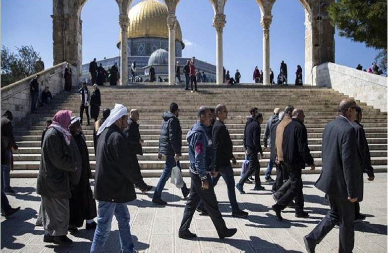  180 ألفًا يؤدون صلاة الجمعة الأولى من رمضان بـ"المسجد الأقصى"