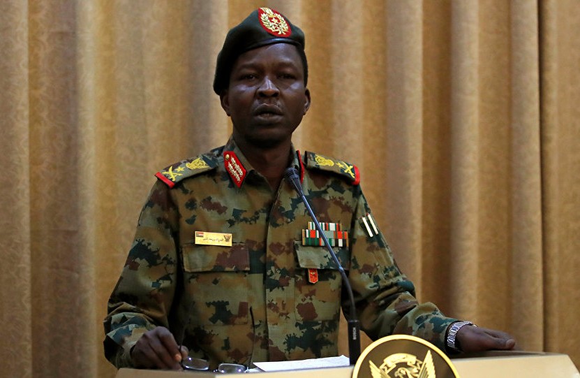 المجلس العسكري السوداني يعلن عن مقتل ضابط وإصابة 3 عسكريين في محيط ساحة الاعتصام