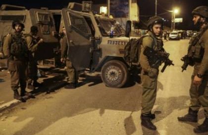 جيش الاحتلال يشن حملة اعتقالات ويصادر سلاح من الضفة