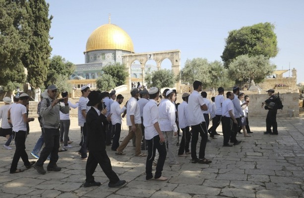 139 مستوطنا يقتحمون الأقصى وتقييدات على دخول الفلسطينيين للمسجد