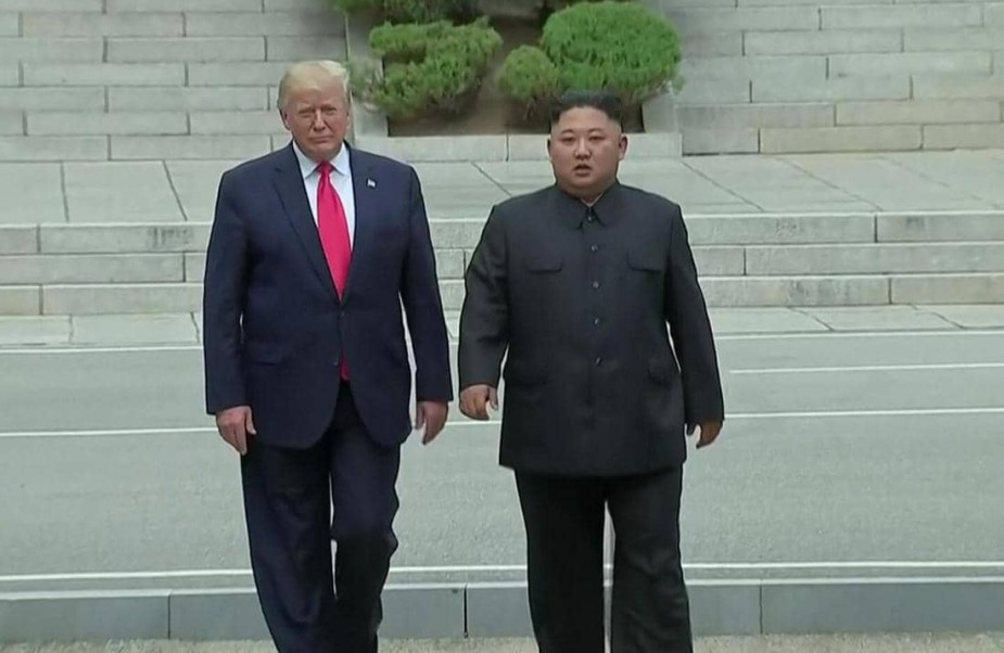 الخطوة التاريخية.. ترامب أول رئيس أميركي يدخل كوريا الشمالية