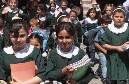 مخطط إسرائيلي : 100 ألف طالب بالقدس سيحرمون من التعليم بالمنهاج الفلسطيني