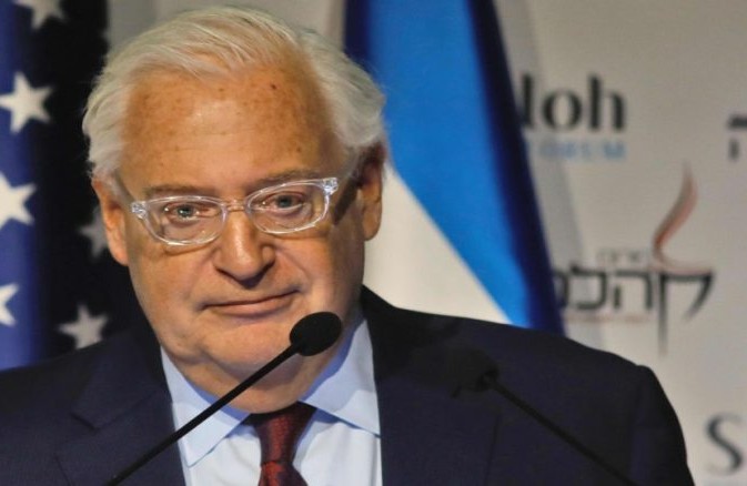 السفير الأمريكي في إسرائيل: نفكر في استبدال عباس بدحلان