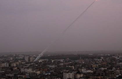 إعلام إسرائيلي: إطلاق صاروخ من غزة باتجاه مستوطنات الغلاف