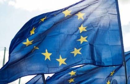 الاتحاد الأوروبي والشيخ يكذبان رواية إسرائيلية حول تهديد أوروبي بوقف المساعدات عن السلطة
