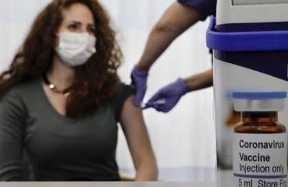 صحيفة عبرية تكشف كواليس خطة نقل اللقاحات لعدد من الدول