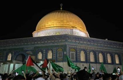 التصعيد مصبوغ باللون الأخضر .. قناة عبرية : الضيف هو الخط الرابط بين غزة والقدس