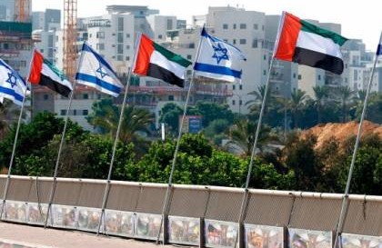 السفارة الإسرائيلية في دبي تنشر "إيموجي" التطبيع مع الإمارات (صورة)