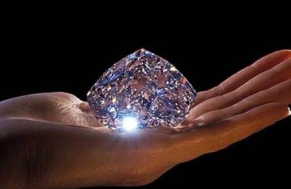 فرانس برس: تفكيك شبكة فرنسية-إسرائيلية لاستثمارات زائفة في مجال الماس