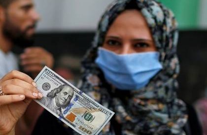 صحيفة تكشف عن المقترح القطري لتحويل أموال المنحة القطرية لموظفي غزة