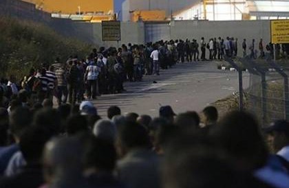 صحفي إسرائيلي يكشف.. تفاصيل إمكانية وصول آلاف عمال البناء المغاربة إلى "إسرائيل"