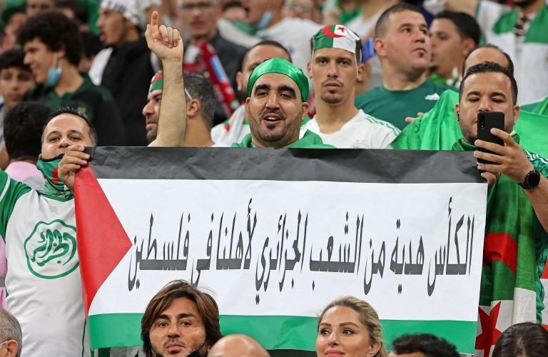 الجزائر تقضي على أحلام تونس بهدفين نظيفين وتتوج بكأس العرب- (صور )