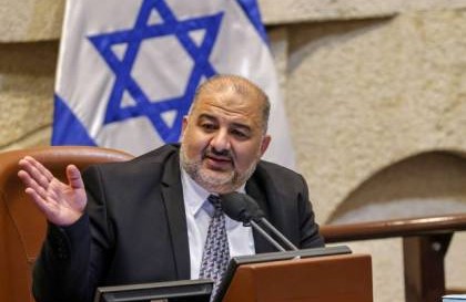 "يسرائيل هيوم": الوسط العربي في إسرائيل.. بين حوار غائب وتحريض متبادل