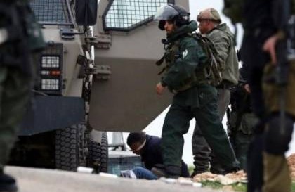 جيش الاحتلال يشن حملة اعتقالات ومداهمات واسعة للفلسطينيين بالضفة الغربية