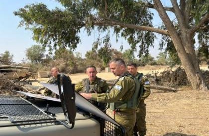 كوخافي يصل حدود غزة ويصادق على الخطط الهجومية