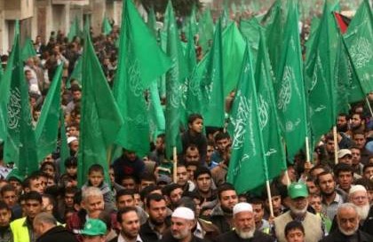 هآرتس : إسرائيل تكافئ حماس لعدم مشاركتها في جولة القتال بغزة