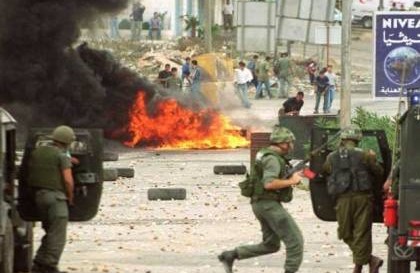 خبير عسكري إسرائيلي: الأوضاع تتجه نحو التفجر و انتفاضة فلسطينية تقترب
