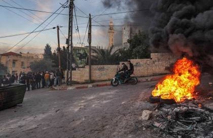 "لوموند" الفرنسية: التهديدات تتراكم في الضفة الغربية المحتلة