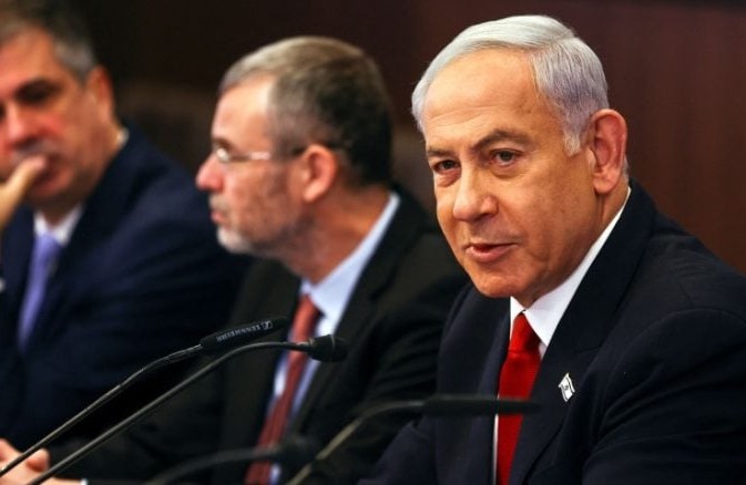 لوموند: نتنياهو يقترب من حرب أهلية داخل إسرائيل ويهدد التطبيع مع العرب خارجها