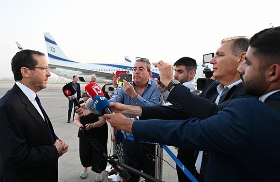 الرئيس الإسرائيلي يطير لأذربيجان ويوجه رسالة لإيران