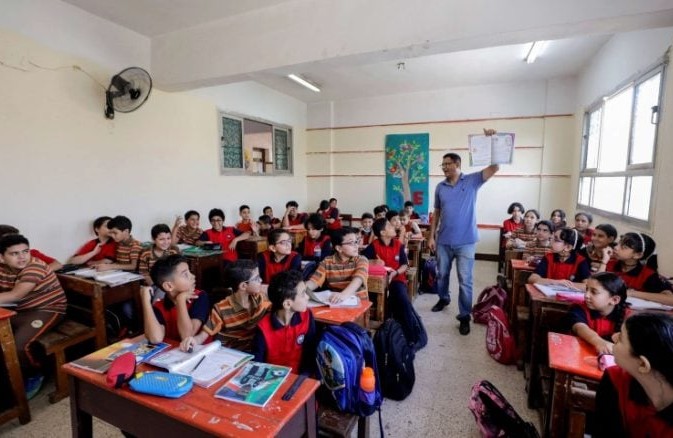 نيويورك تايمز: المدارس فرغت في مصر فانتعشت الدروس الخصوصية وصار المدرسون أثرياء بسيارات “بورش”