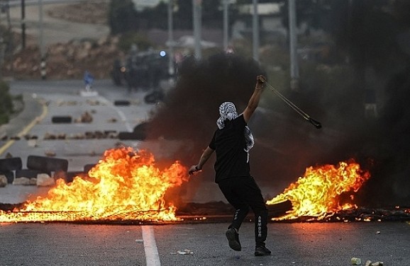 تخللتها مواجهات وإصابات: الاحتلال يشن حملة اعتقالات بالضفة