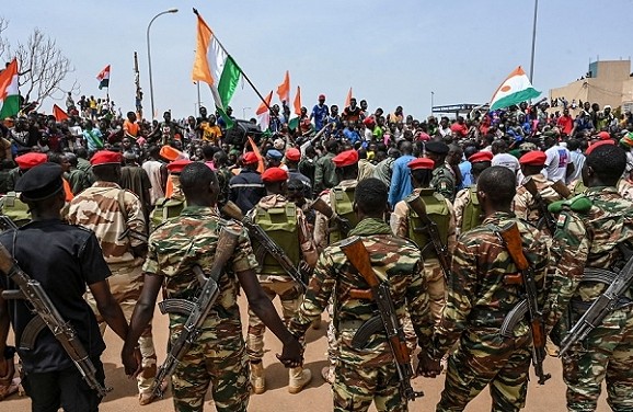 النيجر: الآلاف يتظاهرون للمطالبة برحيل القوات الفرنسية